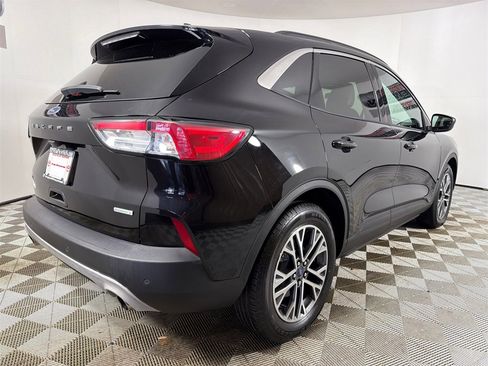 Used 2020 Ford Escape SEL image 3