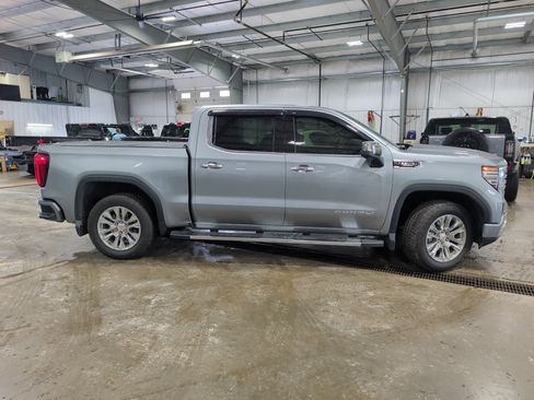 Used 2025 GMC Sierra 1500 Denali w/ Technology Package AWD/4WD image 2