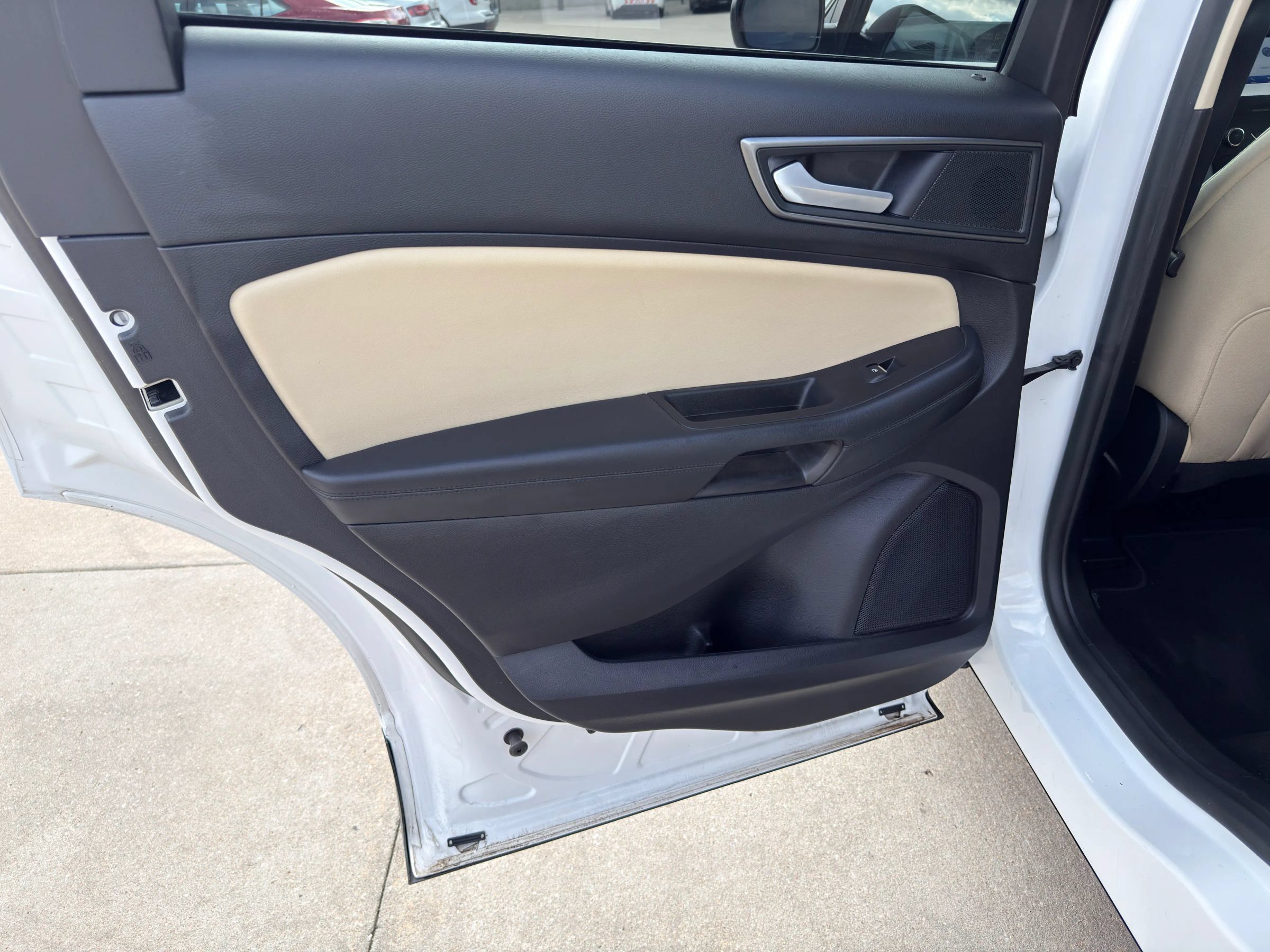 Used 2020 Ford Edge SE FWD image 26