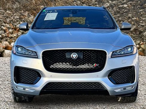 Used 2019 Jaguar F-PACE S image 3