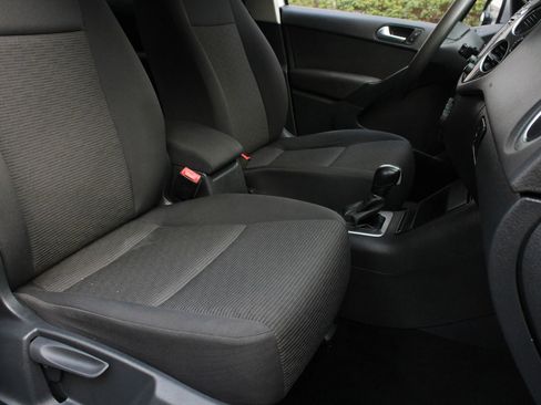 Used 2017 Volkswagen Tiguan S FWD image 28