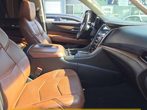Used 2018 Cadillac Escalade Premium Luxury image 16
