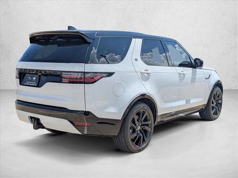 New 2025 Land Rover Discovery Dynamic SE image 2