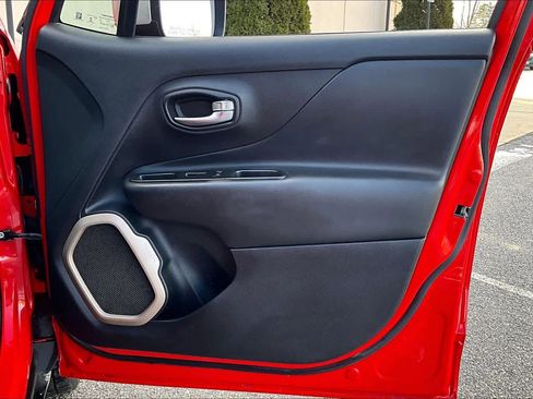 Used 2016 Jeep Renegade Limited image 22