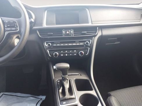 Used 2018 Kia Optima LX w/ 17" Alloy Wheels Package FWD image 11