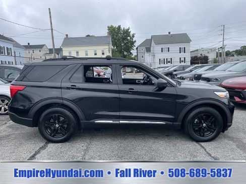 Used 2020 Ford Explorer XLT w/ Equipment Group 202A AWD/4WD image 3