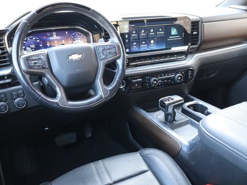 Used 2023 Chevrolet Silverado 1500 High Country w/ Technology Package AWD/4WD image 4