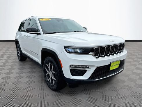 Used 2024 Jeep Grand Cherokee Limited AWD/4WD image 3