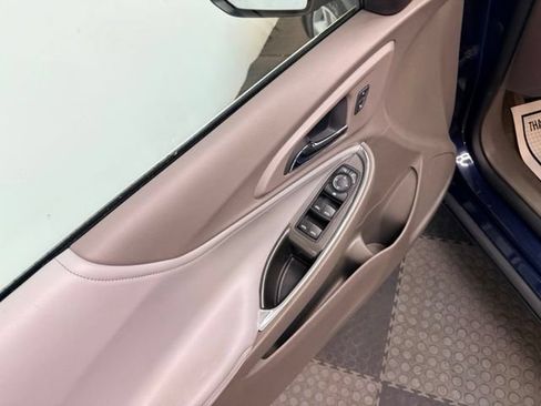 Used 2017 Chevrolet Malibu LT w/ Leather Package FWD image 23