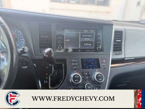 Used 2019 Toyota Sienna Limited Premium w/ Carpet Mat Package FWD image 12