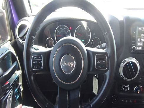 Used 2018 Jeep Wrangler Unlimited Rubicon w/ Cold Weather Group AWD/4WD image 15