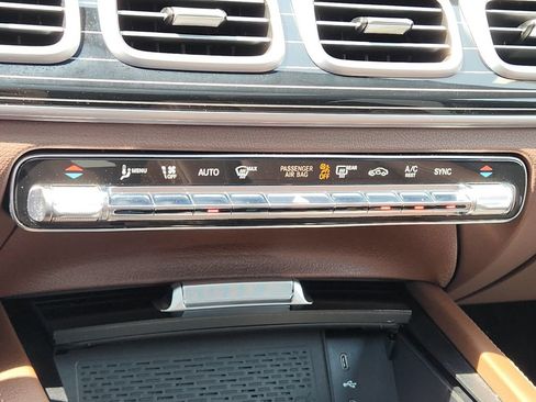 Used 2025 Mercedes-Benz GLS 450 4MATIC image 28
