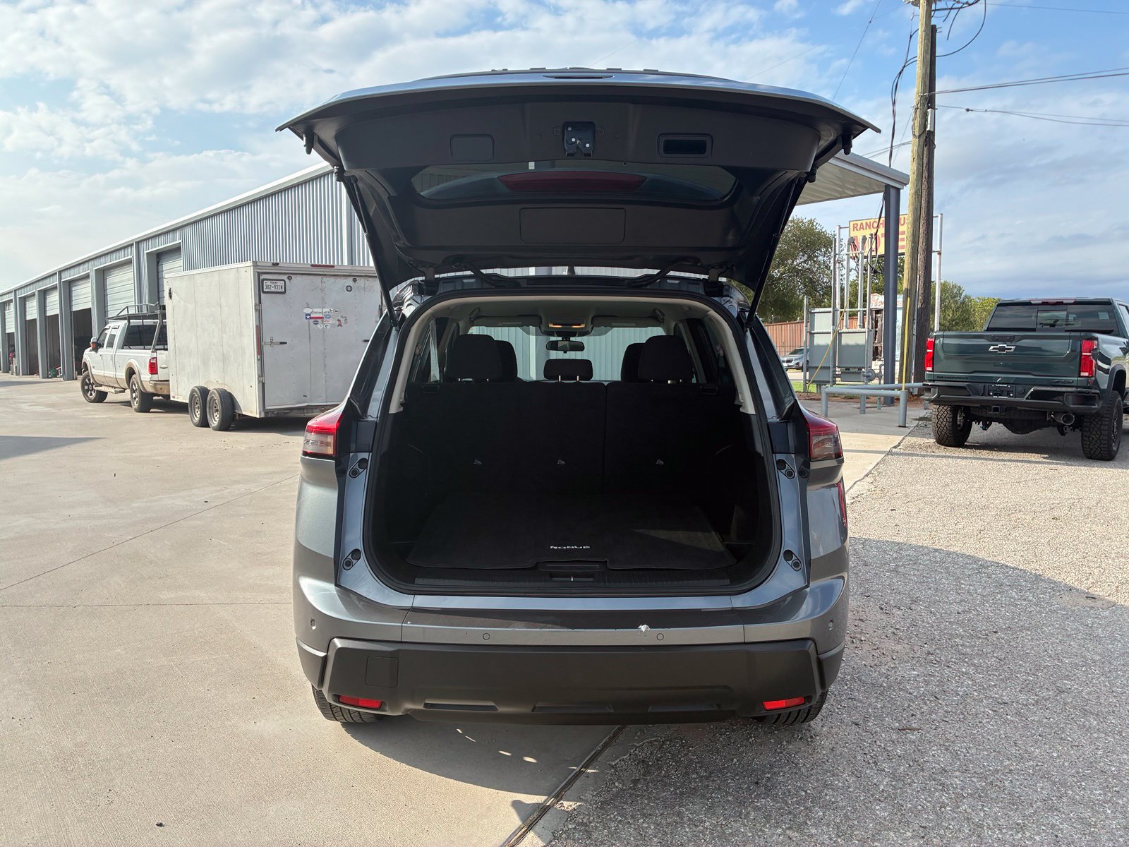 Used 2024 Nissan Rogue S AWD/4WD image 8