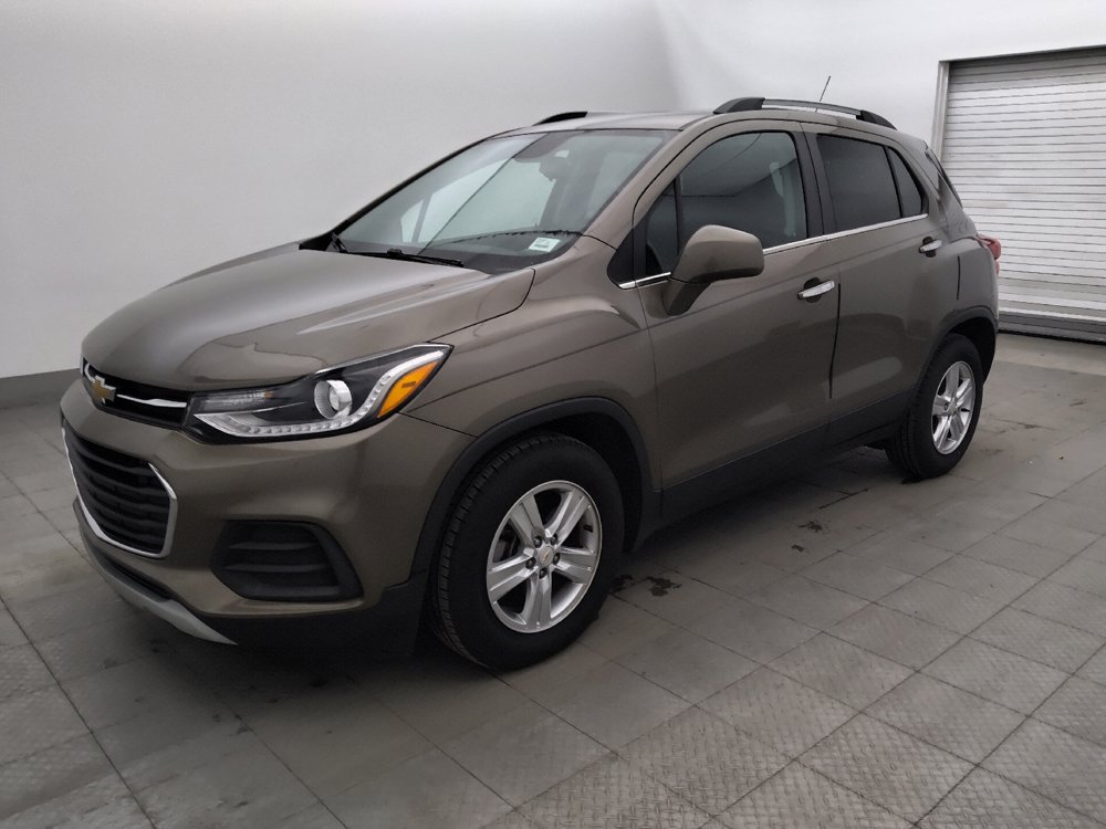Used 2020 Chevrolet Trax LT w/ Sun & Sound Package FWD image 2