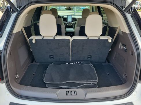 Certified 2023 Ford Explorer Platinum w/ Technology Package AWD/4WD image 10