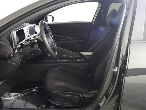 Used 2025 Hyundai Elantra Sport FWD image 22