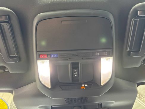 Used 2025 Subaru Forester Premium AWD/4WD image 26