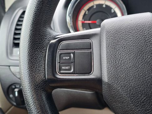 Used 2018 Dodge Grand Caravan SE image 26