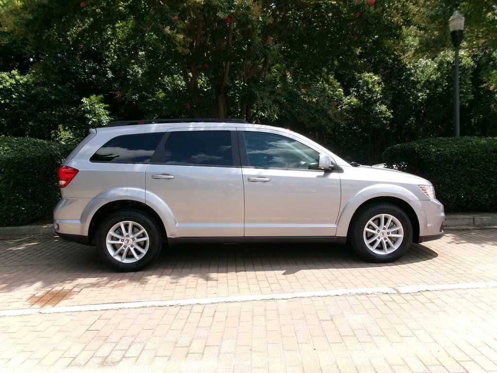 Used 2018 Dodge Journey SXT w/ Safe & Sound Group FWD image 8