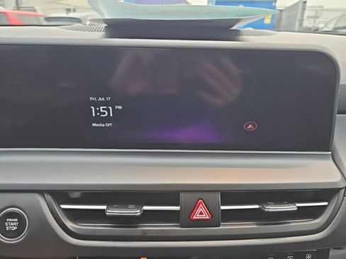 Certified 2024 Kia Seltos EX AWD/4WD image 17