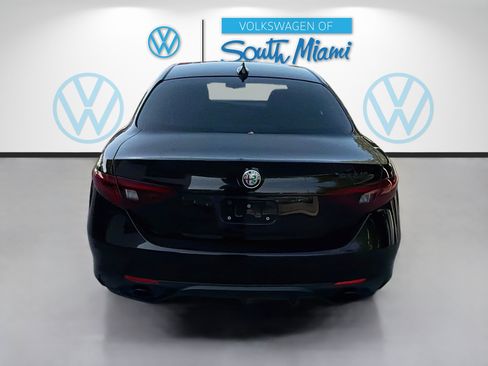 Used 2019 Alfa Romeo Giulia w/ Quick Order Package 22K Sport RWD image 6