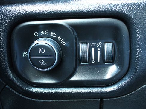 Used 2019 RAM 1500 Laramie image 28