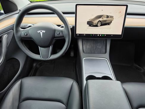 Used 2024 Tesla Model Y Long Range AWD/4WD image 37