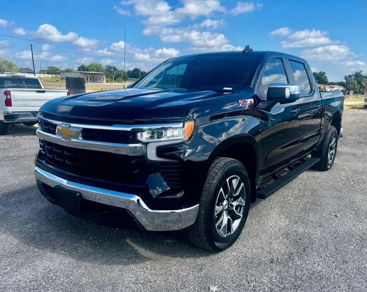 Used 2025 Chevrolet Silverado 1500 LT w/ Z71 Off-Road Package AWD/4WD image 8