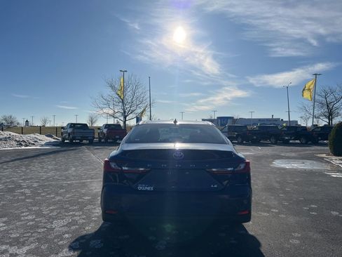 Used 2025 Toyota Camry LE image 4