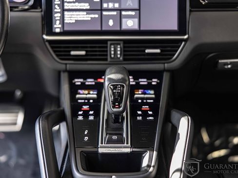Used 2019 Porsche Cayenne S image 41