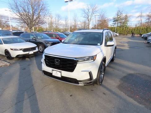 Certified 2023 Honda Pilot Touring image 1