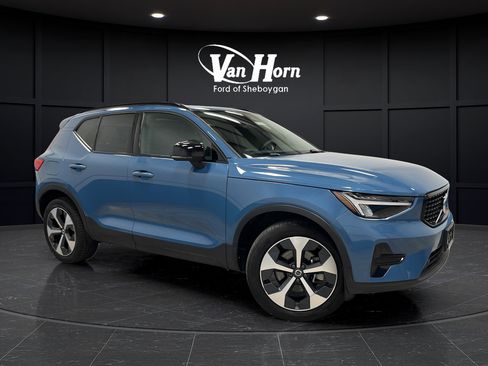 Used 2024 Volvo XC40 B5 Core w/ Protection Package Premier AWD/4WD image 1