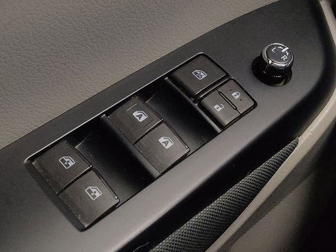 Used 2019 Toyota Highlander LE AWD/4WD image 27