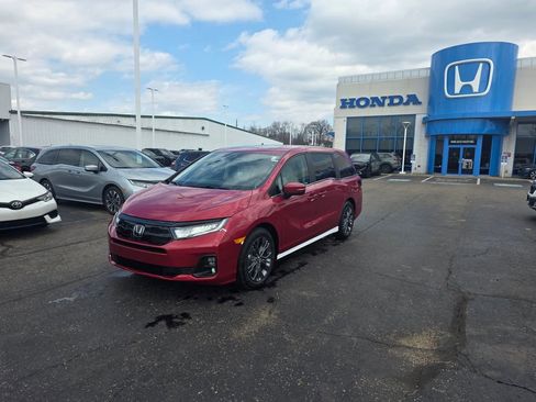 New 2026 Honda Odyssey Touring image 7