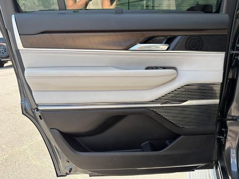 Used 2022 Jeep Grand Wagoneer Series I AWD/4WD image 17