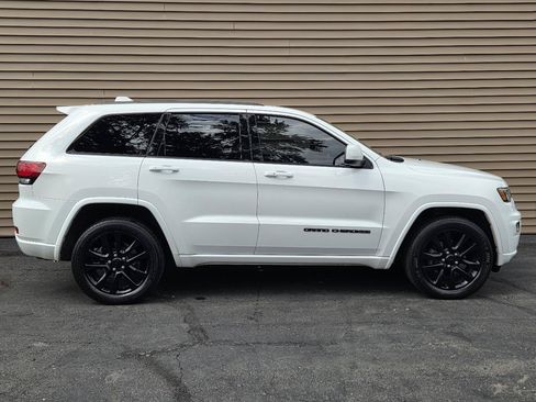 Used 2020 Jeep Grand Cherokee Altitude AWD/4WD image 6