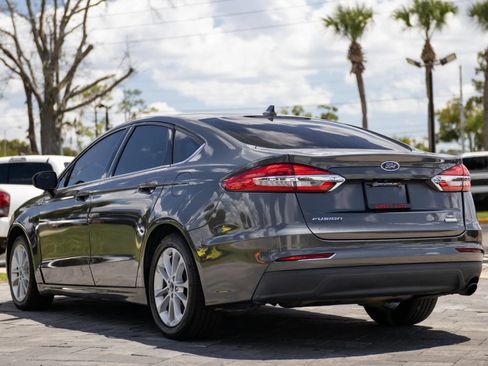 Used 2019 Ford Fusion SE FWD image 8
