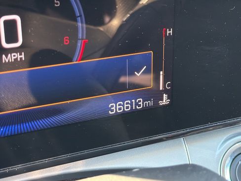 Used 2025 Chevrolet Trax LT FWD image 3