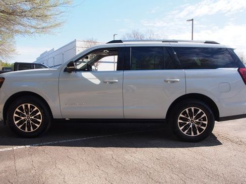 Certified 2025 Ford Expedition Platinum image 4