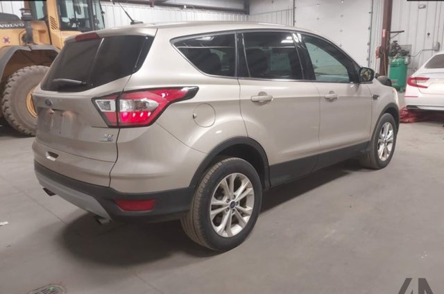 Used 2017 Ford Escape SE AWD/4WD image 4