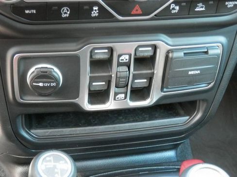 Used 2023 Jeep Wrangler Unlimited Sahara w/ LED Lighting Group AWD/4WD image 30