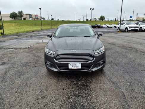 Used 2016 Ford Fusion SE w/ Equipment Group 202A FWD image 2