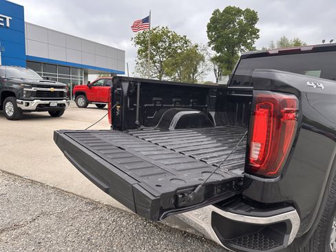 Used 2025 GMC Sierra 1500 SLT image 14