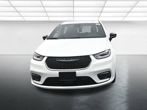 New 2026 Chrysler Pacifica Select image 3