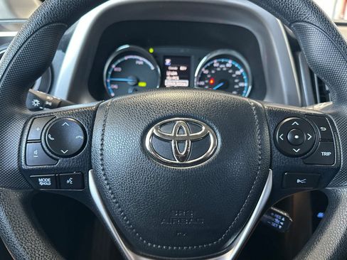 Used 2018 Toyota RAV4 LE w/ Carpet Mat Package AWD/4WD image 23