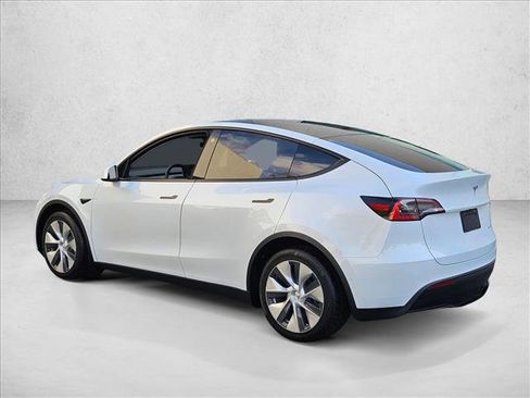 Used 2021 Tesla Model Y Long Range image 8