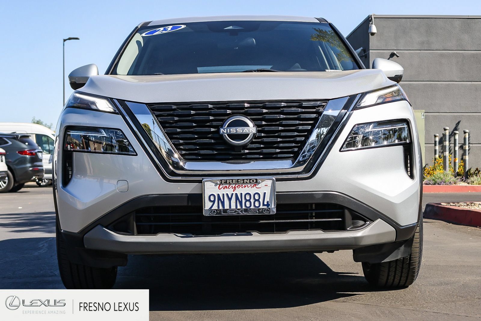Used 2023 Nissan Rogue SV AWD/4WD image 2