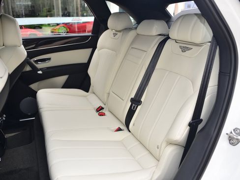 Used 2019 Bentley Bentayga image 15