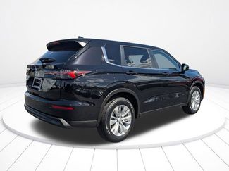 New 2026 Mitsubishi Outlander ES video 3