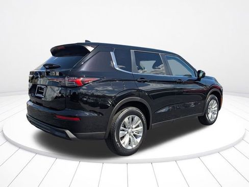 New 2026 Mitsubishi Outlander ES image 3